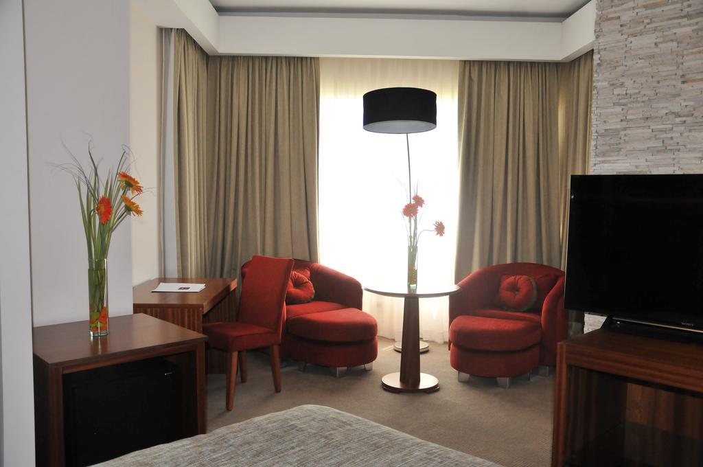 Antu Malal Hotel Plaza Huincul Zewnętrze zdjęcie