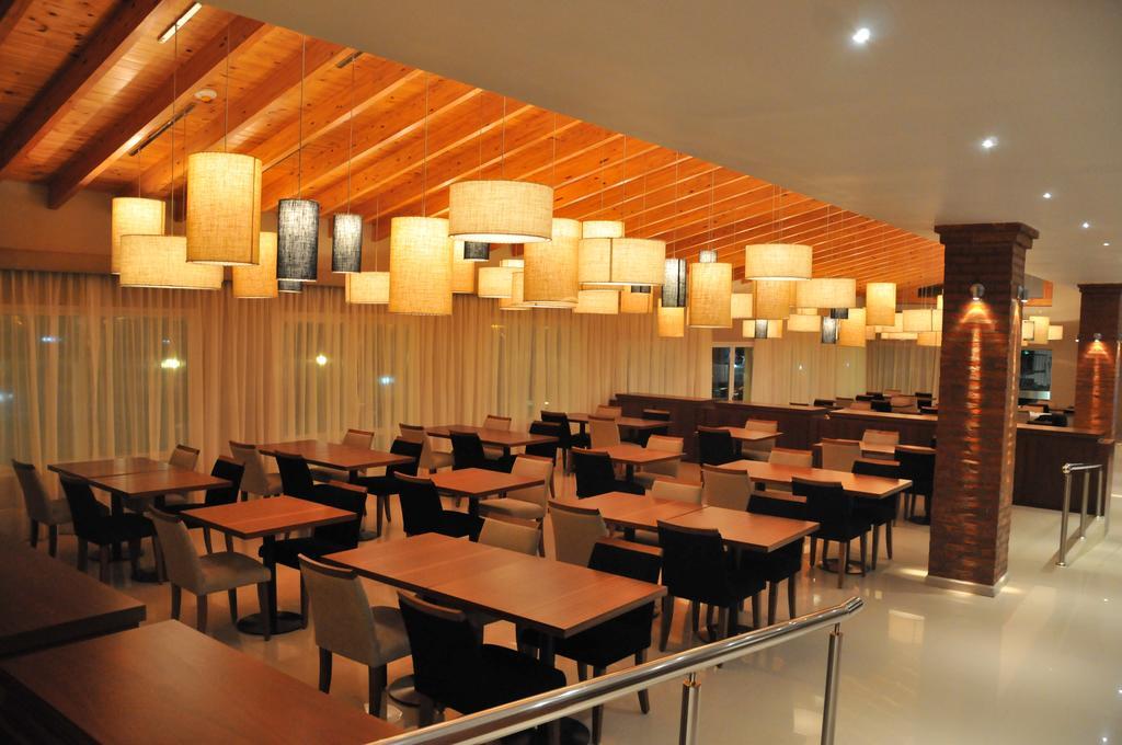 Antu Malal Hotel Plaza Huincul Zewnętrze zdjęcie