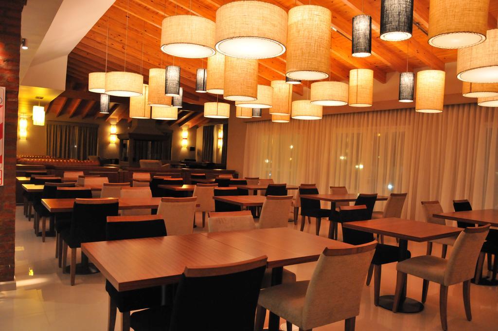 Antu Malal Hotel Plaza Huincul Zewnętrze zdjęcie