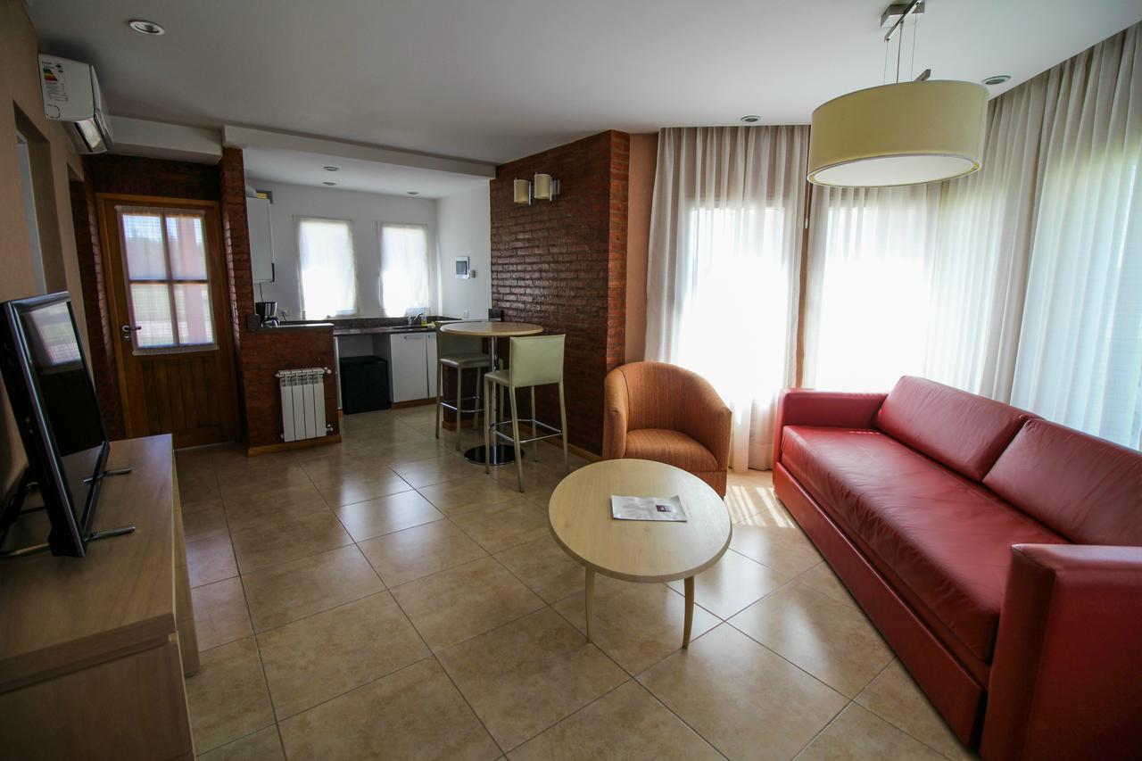 Antu Malal Hotel Plaza Huincul Zewnętrze zdjęcie